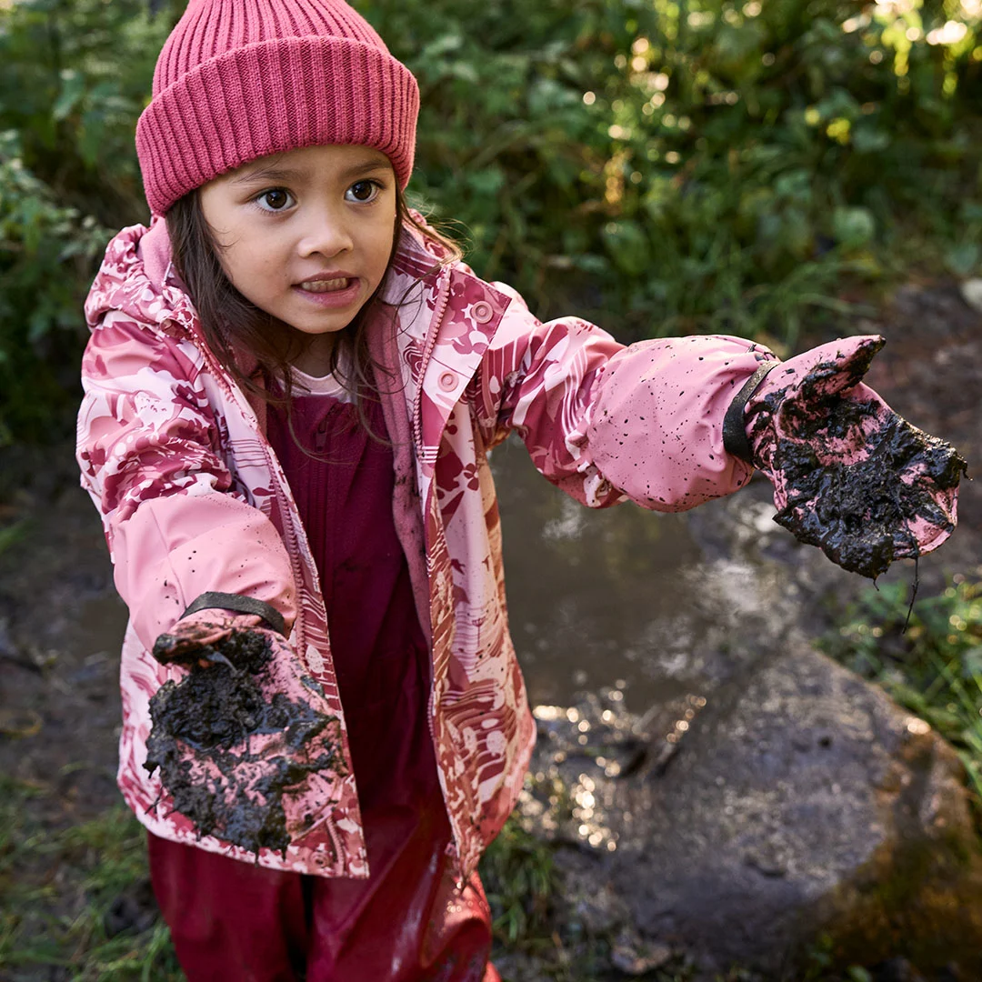 Easy instructions for kids' clothes care - 1080x1080